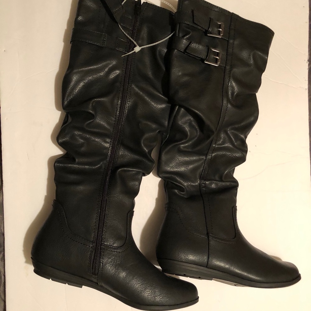 New with tags women’s tall black boots size 6